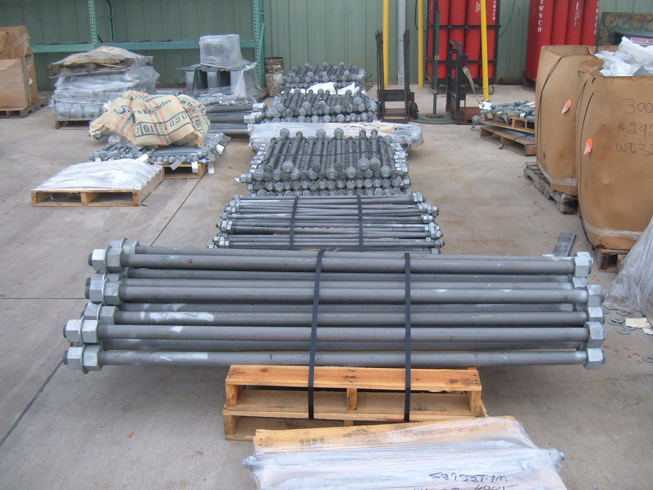 f1554-grade-55-double-end-anchor-rods-galvanized-on-pallet-anchor